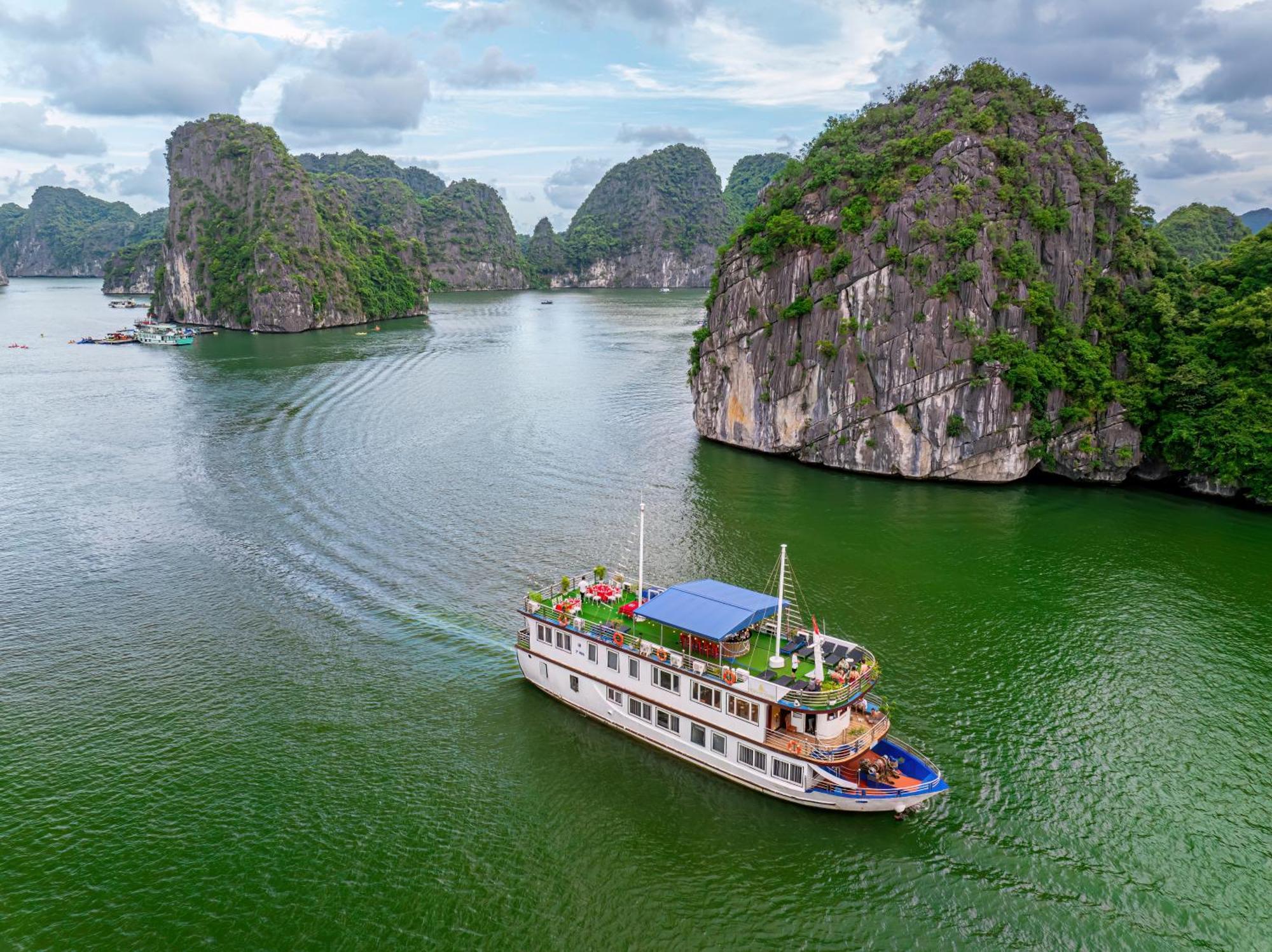 Sunlight Cruise Hotel Ha Long Exterior photo