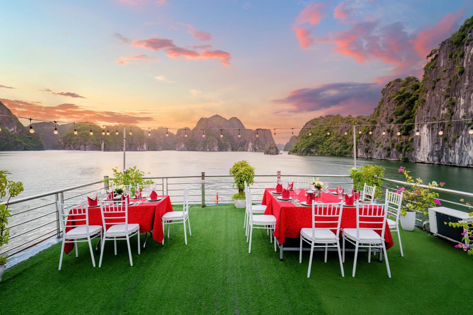 Sunlight Cruise Hotel Ha Long Exterior photo